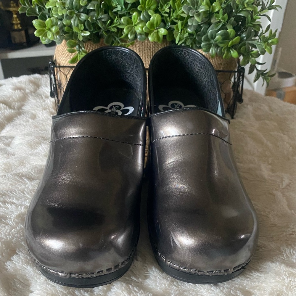 Sanita Black Slip-Resistant Clogs‎ women size 9